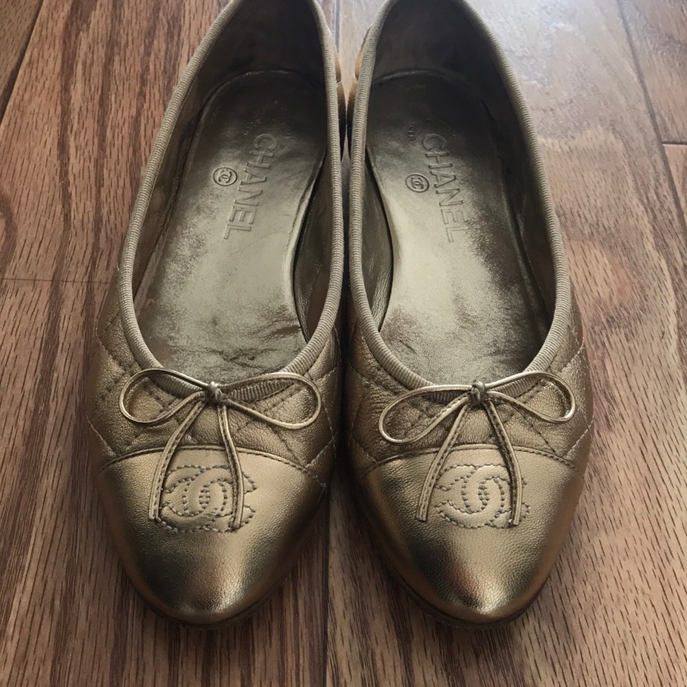 Chanel quilted platinum flats 37.5